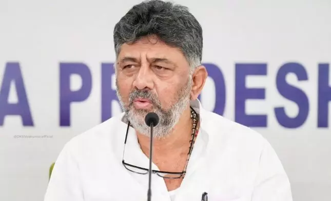 ಮುಡಾ ಪ್ರಕರಣ | ಬಿಜೆಪಿಯವರು ತಾವೇ ತೋಡಿಕೊಂಡ ಬಾವಿಗೆ ಬೀಳಲು ಹೋಗುತ್ತಿದ್ದಾರೆ : ಡಿ.ಕೆ.ಶಿವಕುಮಾರ್ ಮುಡಾ ಪ್ರಕರಣ | ಬಿಜೆಪಿಯವರು ತಾವೇ ತೋಡಿಕೊಂಡ ಬಾವಿಗೆ ಬೀಳಲು ಹೋಗುತ್ತಿದ್ದಾರೆ : ಡಿ.ಕೆ.ಶಿವಕುಮಾರ್