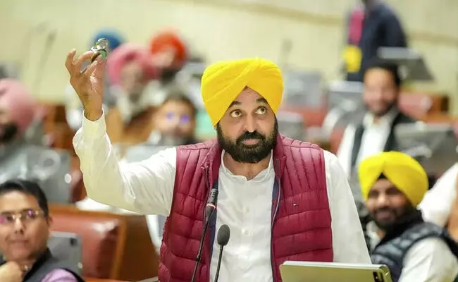 ಪ್ರತಿಭಟನಾನಿರತ ರೈತರು ದಿಲ್ಲಿ ಪ್ರವೇಶಿಸಲು ಸಾಧ್ಯವಿಲ್ಲವಾದರೆ, ನಾನವರನ್ನು ಲಾಹೋರ್ ಗೆ ಕಳಿಸಲೆ?: ಕೇಂದ್ರ ಸರಕಾರದ ವಿರುದ್ಧ ಭಗವಂತ್ ಸಿಂಗ್ ಮಾನ್ ವಾಗ್ದಾಳಿ