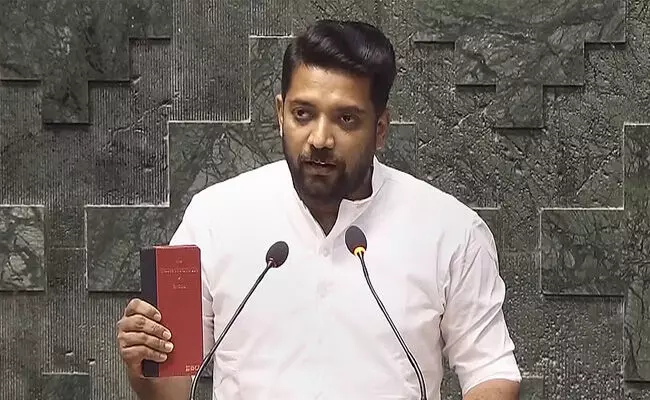 ವಿಮಾನ ಪ್ರಯಾಣ ದರ ನಿಯಂತ್ರಿಸಲು ಲೋಕಸಭೆಯಲ್ಲಿ ಖಾಸಗಿ ಮಸೂದೆ ಮಂಡಿಸಿದ ಕಾಂಗ್ರೆಸ್ ಸಂಸದ ಶಫಿ ಪರಂಬಿಲ್