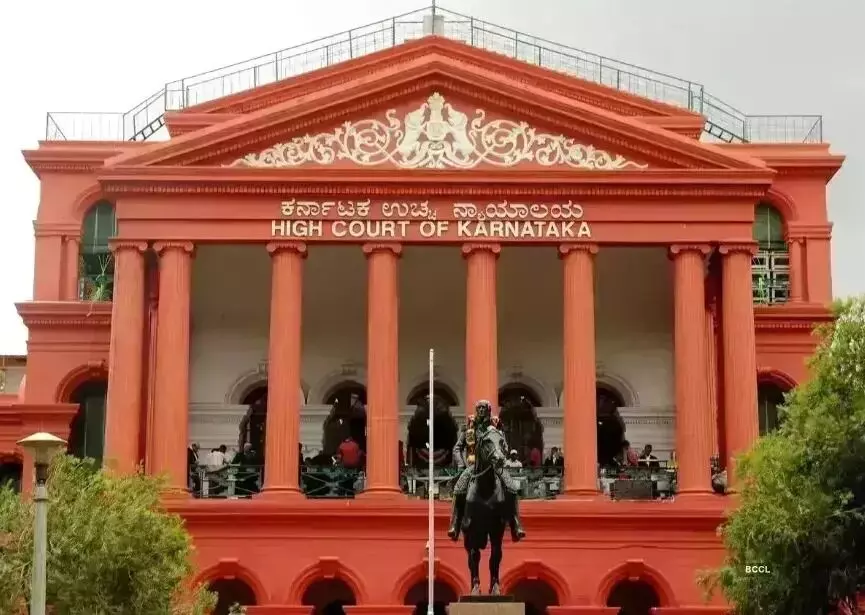 ಆನ್ಲೈನ್ ಪಾವತಿಗಳನ್ನು ಯಾಕೆ ಸ್ವೀಕರಿಸುತ್ತಿಲ್ಲ ಎಂಬ ಬಗ್ಗೆ ಪ್ರಮಾಣಪತ್ರ ಸಲ್ಲಿಸಿ : ಬೆಸ್ಕಾಂ ವ್ಯವಸ್ಥಾಪಕ ನಿರ್ದೇಶಕರಿಗೆ ಹೈಕೋರ್ಟ್ ನಿರ್ದೇಶನ ಆನ್ಲೈನ್ ಪಾವತಿಗಳನ್ನು ಯಾಕೆ ಸ್ವೀಕರಿಸುತ್ತಿಲ್ಲ ಎಂಬ ಬಗ್ಗೆ ಪ್ರಮಾಣಪತ್ರ ಸಲ್ಲಿಸಿ : ಬೆಸ್ಕಾಂ ವ್ಯವಸ್ಥಾಪಕ ನಿರ್ದೇಶಕರಿಗೆ ಹೈಕೋರ್ಟ್ ನಿರ್ದೇಶನ