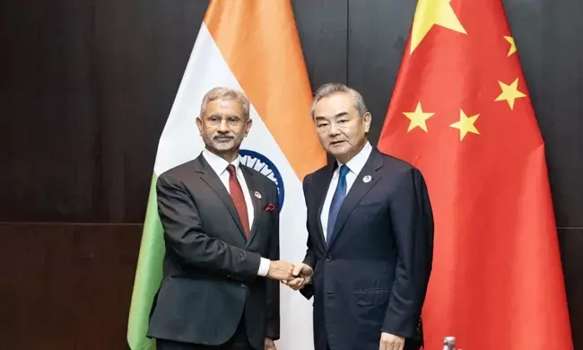 ಚೀನಾ ವಿದೇಶಾಂಗ ಸಚಿವರ ಜೊತೆ ಎಸ್.ಜೈಶಂಕರ ಭೇಟಿ | ಗಡಿ ಬಿಕ್ಕಟ್ಟಿಗೆ ಶೀಘ್ರ ಪರಿಹಾರ ಕುರಿತು ಚರ್ಚೆ