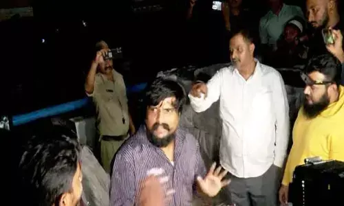 ಕುರಿ ಮಾಂಸ ರವಾನಿಸುತ್ತಿದ್ದ ವ್ಯಾಪಾರಿಯನ್ನು ಅಡ್ಡಗಟ್ಟಿ ನಾಯಿ ಮಾಂಸ ಎಂದ ಪುನೀತ್ ಕೆರೆಹಳ್ಳಿ