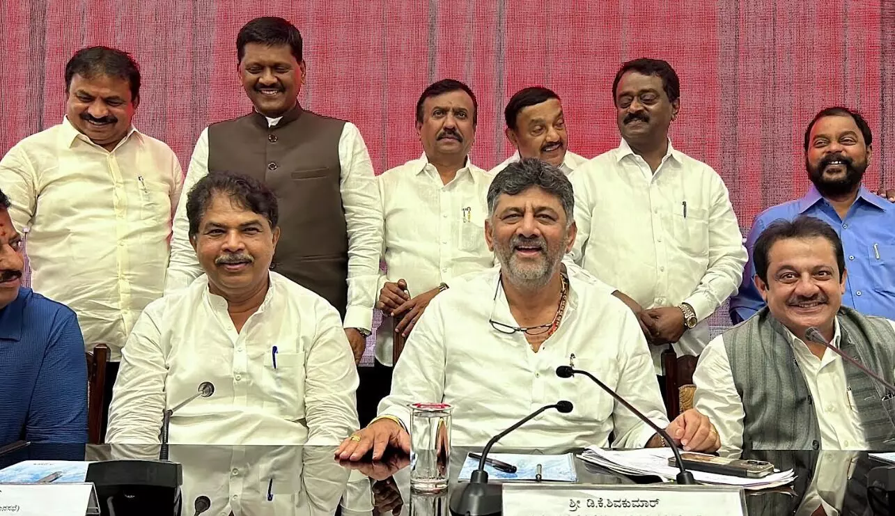 ಎಲ್ಲರೂ ಸೇರಿ ಬೆಂಗಳೂರನ್ನು ಕಟ್ಟೋಣ: ಸರ್ವ ಪಕ್ಷಗಳ ಜನಪ್ರತಿನಿಧಿಗಳ ಸಭೆಯಲ್ಲಿ ಡಿಸಿಎಂ ಡಿ.ಕೆ.ಶಿವಕುಮಾರ್ ಕರೆ ಎಲ್ಲರೂ ಸೇರಿ ಬೆಂಗಳೂರನ್ನು ಕಟ್ಟೋಣ: ಸರ್ವ ಪಕ್ಷಗಳ ಜನಪ್ರತಿನಿಧಿಗಳ ಸಭೆಯಲ್ಲಿ ಡಿಸಿಎಂ ಡಿ.ಕೆ.ಶಿವಕುಮಾರ್ ಕರೆ