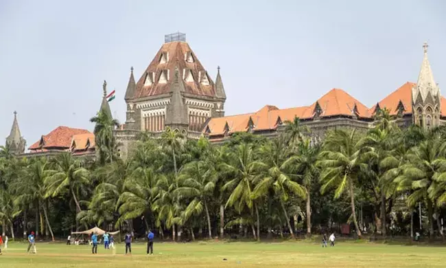 ಪನ್ಸಾರೆಯ ‘ಶಿವಾಜಿ’ ಕೃತಿ ಪ್ರಸ್ತಾವಿಸಿದ ಪ್ರೊಫೆಸರ್ ವಿರುದ್ಧ ಕ್ರಮಕ್ಕೆ ಸೂಚಿಸಿದ ಪೊಲೀಸರಿಗೆ ಹೈಕೋರ್ಟ್ ಛೀಮಾರಿ