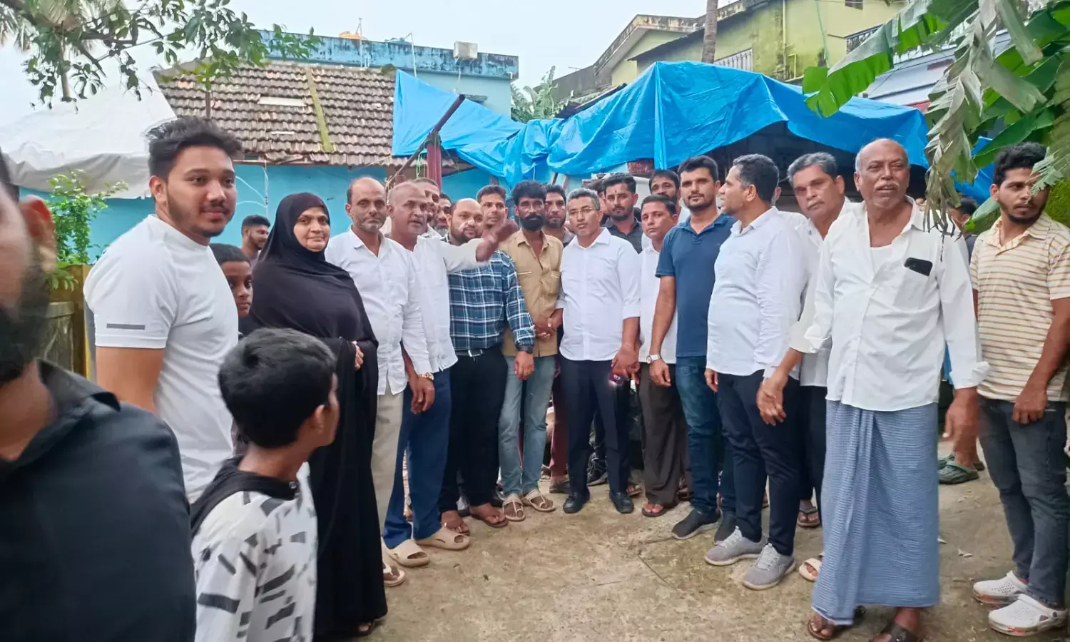 ಸುರತ್ಕಲ್:‌ ಭಾರೀ ಗಾಳಿ ಮಳೆಗೆ ಅಪಾರ ಹಾನಿಗೀಡಾಗಿದ್ದ ಪ್ರದೇಶಕ್ಕೆ ಇನಾಯತ್‌ ಅಲಿ ಭೇಟಿ