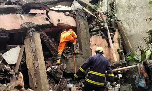 ಮುಂಬೈ| ನಾಲ್ಕು ಅಂತಸ್ತಿನ ಕಟ್ಟಡ ಕುಸಿತ: ಇಬ್ಬರ ರಕ್ಷಣೆ, ಅವಶೇಷಗಳಡಿಯಲ್ಲಿ ಇನ್ನೂ ಮೂವರು ಸಿಲುಕಿಕೊಂಡಿರುವ ಶಂಕೆ