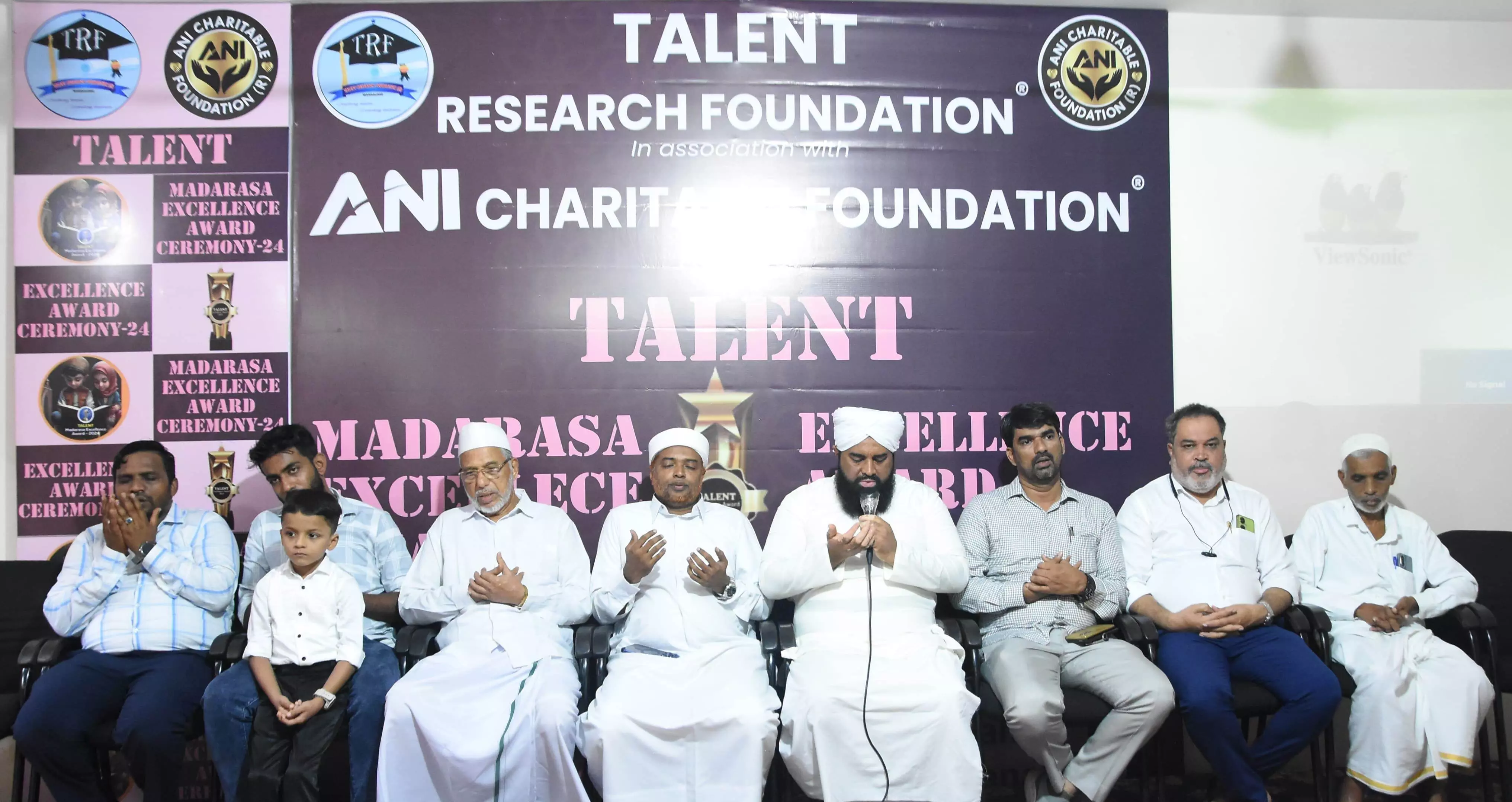 ಶಿಕ್ಷಣದಿಂದ ಎಲ್ಲವನ್ನು ಜಯಿಸಲು ಸಾಧ್ಯ: ಅಬ್ದುಲ್ ಖಾದರ್ ದಾರಿಮಿ ಕುಕ್ಕಿಲ ಶಿಕ್ಷಣದಿಂದ ಎಲ್ಲವನ್ನು ಜಯಿಸಲು ಸಾಧ್ಯ: ಅಬ್ದುಲ್ ಖಾದರ್ ದಾರಿಮಿ ಕುಕ್ಕಿಲ