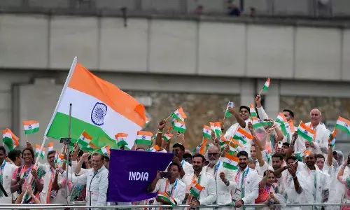 ಪ್ಯಾರಿಸ್‌ ಒಲಿಂಪಿಕ್ಸ್‌: ಭಾರತದ ಧ್ವಜ ಹಿಡಿದು ದೇಶದ ತಂಡವನ್ನು ಪೆರೇಡ್‌ ಆಫ್‌ ನೇಷನ್ಸ್‌ನಲ್ಲಿ ಮುನ್ನಡೆಸಿದ ಪಿವಿ ಸಿಂಧು, ಶರತ್‌ ಕಮಲ್‌