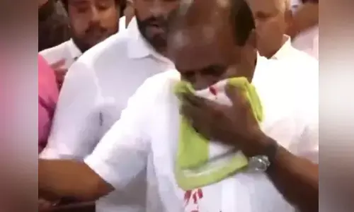 ಬೆಂಗಳೂರು | ಸುದ್ದಿಗೋಷ್ಠಿ ವೇಳೆ ಕುಮಾರಸ್ವಾಮಿ ಮೂಗಿನಿಂದ ರಕ್ತಸ್ರಾವ : ಆಸ್ಪತ್ರೆಗೆ ದಾಖಲು