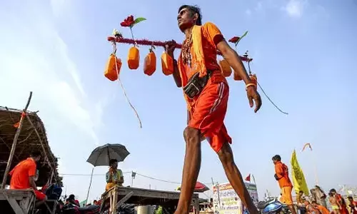 ಕನ್ವರಿಯಾಗಳಿಗೆ ಕಾರು ಡಿಕ್ಕಿ | ದಿಲ್ಲಿ-ಮೀರತ್ ಎಕ್ಸ್ ಪ್ರೆಸ್ ಹೆದ್ದಾರಿಯಲ್ಲಿ ಸಂಚಾರ ನಿರ್ಬಂಧ