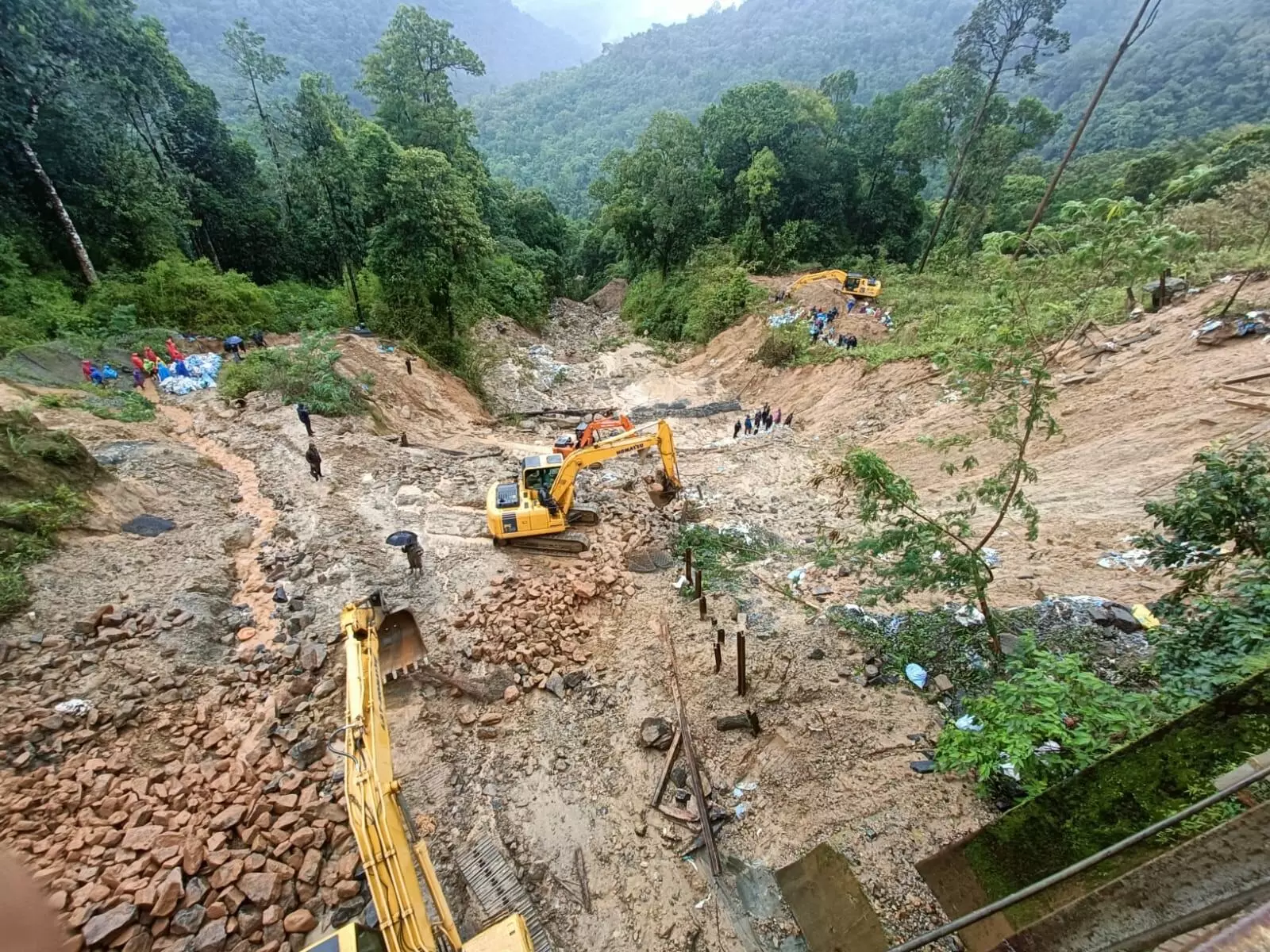 ಎಡಕುಮೇರಿ-ಕಡಗರಳ್ಳಿ ಮಧ್ಯೆ ಹಳಿ ಮೇಲೆ ಭೂಕುಸಿತದಿಂದ 14 ರೈಲುಗಳ ಸಂಚಾರ ರದ್ದು