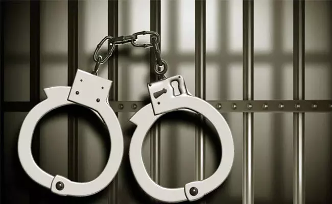 1 ಸಾವಿರ ಕೋಟಿ ರೂ. ಮೌಲ್ಯದ ಸರಕಾರಿ ಭೂಮಿ ವಶ: ಪತ್ರಕರ್ತ ಸೇರಿದಂತೆ 14 ಮಂದಿಯ ಬಂಧನ