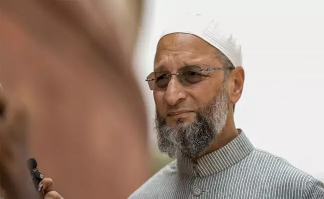 ಕೇಂದ್ರ ಸರಕಾರ ಮುಸ್ಲಿಮರನ್ನು ಅಸ್ಪೃಶ್ಯರಂತೆ ನಡೆಸಿಕೊಳ್ಳುತ್ತಿದೆ: ಅಸದುದ್ದೀನ್ ಉವೈಸಿ ಅಸಮಾಧಾನ ಕೇಂದ್ರ ಸರಕಾರ ಮುಸ್ಲಿಮರನ್ನು ಅಸ್ಪೃಶ್ಯರಂತೆ ನಡೆಸಿಕೊಳ್ಳುತ್ತಿದೆ: ಅಸದುದ್ದೀನ್ ಉವೈಸಿ ಅಸಮಾಧಾನ