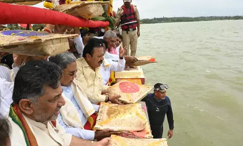 ಮಂಡ್ಯ: ಕೃಷ್ಣರಾಜಸಾಗರ ಜಲಾಶಯಕ್ಕೆ ಸಿದ್ದರಾಮಯ್ಯ ಬಾಗಿನ ಸಮರ್ಪಣೆ