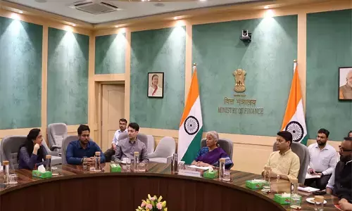 ಕೇಂದ್ರ ಬಜೆಟ್ ಕುರಿತು ಚರ್ಚಿಸಲು ಸೋಷಿಯಲ್ ಮೀಡಿಯಾ ಇನ್ಫ್ಲುಯೆನ್ಸರ್ ಗಳನ್ನು ಭೇಟಿಯಾದ ನಿರ್ಮಲಾ ಸೀತಾರಾಮನ್