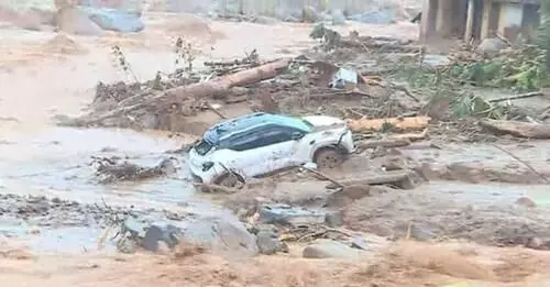 ವಯನಾಡಿನಲ್ಲಿ ಭಾರೀ ಭೂಕುಸಿತ: ಹಲವರು ಮಣ್ಣಿನಡಿಯಲ್ಲಿ ಸಿಕ್ಕಿ ಹಾಕಿಕೊಂಡಿರುವ ಶಂಕೆ ವಯನಾಡಿನಲ್ಲಿ ಭಾರೀ ಭೂಕುಸಿತ: ಹಲವರು ಮಣ್ಣಿನಡಿಯಲ್ಲಿ ಸಿಕ್ಕಿ ಹಾಕಿಕೊಂಡಿರುವ ಶಂಕೆ