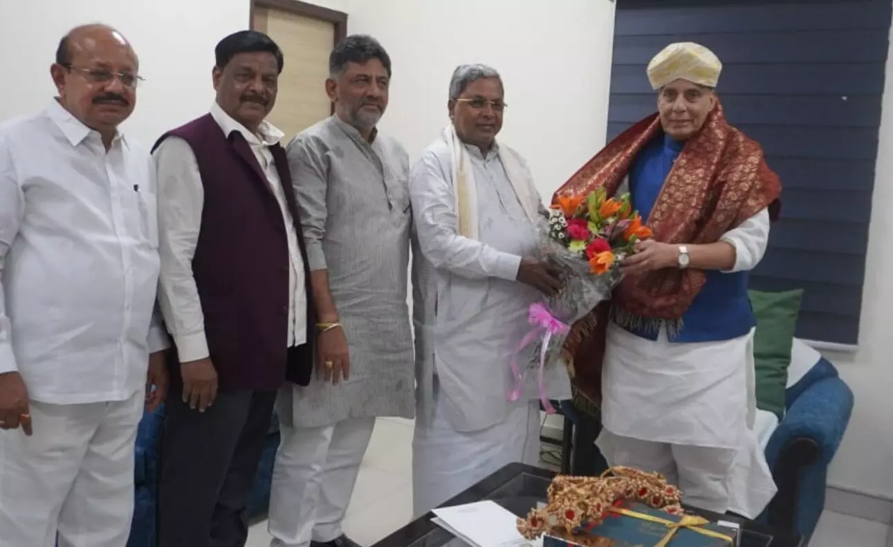 ಕೇಂದ್ರ ರಕ್ಷಣಾ ಸಚಿವ ರಾಜನಾಥ್ ಸಿಂಗ್ ಅವರನ್ನು ಭೇಟಿ ಮಾಡಿದ ಸಿಎಂ ಸಿದ್ದರಾಮಯ್ಯ