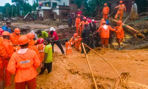 ವಯನಾಡ್ ನಲ್ಲಿ ಮೂರು ಕಡೆ ಭೂಕುಸಿತ: ಕೊಚ್ಚಿ ಹೋದ ಸೇತುವೆ