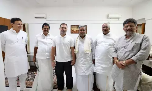 ಹೈಕಮಾಂಡ್ ಭೇಟಿ ಮಾಡಿದ ಸಿಎಂ-ಡಿಸಿಎಂ |  ಮುಡಾ, ವಾಲ್ಮೀಕಿ ಹಗರಣ ಕುರಿತು ಸ್ಪಷ್ಟನೆ