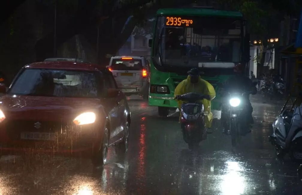ಬೆಂಗಳೂರಿನಲ್ಲಿ ಧಾರಾಕಾರ ಮಳೆಯಿಂದ ಆವಾಂತರ ಸೃಷ್ಟಿ