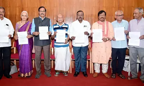 ‘ಕನ್ನಡಿಗರ ಉದ್ಯೋಗ ಮೀಸಲಾತಿಗೆ ಟೀಕೆ ಸರಿಯಲ್ಲ’ : ಮಸೂದೆ ಜಾರಿಗೊಳಿಸಲು ಸಾಹಿತಿ, ಚಿಂತಕರ ಪಟ್ಟು