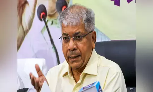 ದಲಿತರು, ಅಲ್ಪಸಂಖ್ಯಾತರು, ಓಬಿಸಿಗಳ ಬಗ್ಗೆ ಬಿಜೆಪಿ, ಕಾಂಗ್ರೆಸ್ ಪಕ್ಷಗಳಿಗೆ ಕಾಳಜಿಯಿಲ್ಲ : ಪ್ರಕಾಶ್ ಅಂಬೇಡ್ಕರ್ ಕಿಡಿ