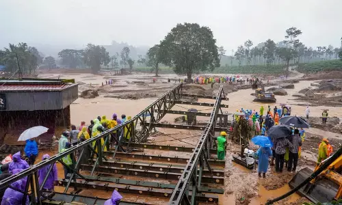 PHOTOS| ವಯನಾಡ್ ಭೂಕುಸಿತ: ಮುಂದುವರರೆದ ರಕ್ಷಣಾ ಕಾರ್ಯಾಚರಣೆ; ತಾತ್ಕಾಲಿಕ ಬೈಲಿ ಸೇತುವೆ ನಿರ್ಮಿಸಿದ ಸೇನೆ