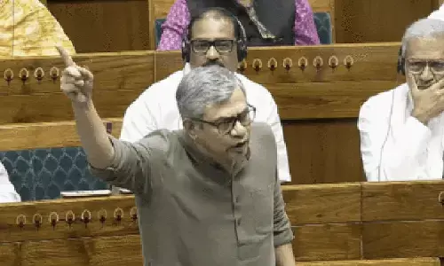 ರೈಲ್ವೆ ಸಚಿವ ಅಶ್ವಿನಿ ವೈಷ್ಣವ್ ಅವರನ್ನು ರೀಲ್ ಮಿನಿಸ್ಟರ್ ಎಂದು ಬ್ರಾಂಡ್ ಮಾಡಿದ ವಿಪಕ್ಷಗಳು | ಸಾಮಾಜಿಕ ಜಾಲತಾಣಗಳಲ್ಲಿ ಮೀಮ್‌ಗಳು ವೈರಲ್