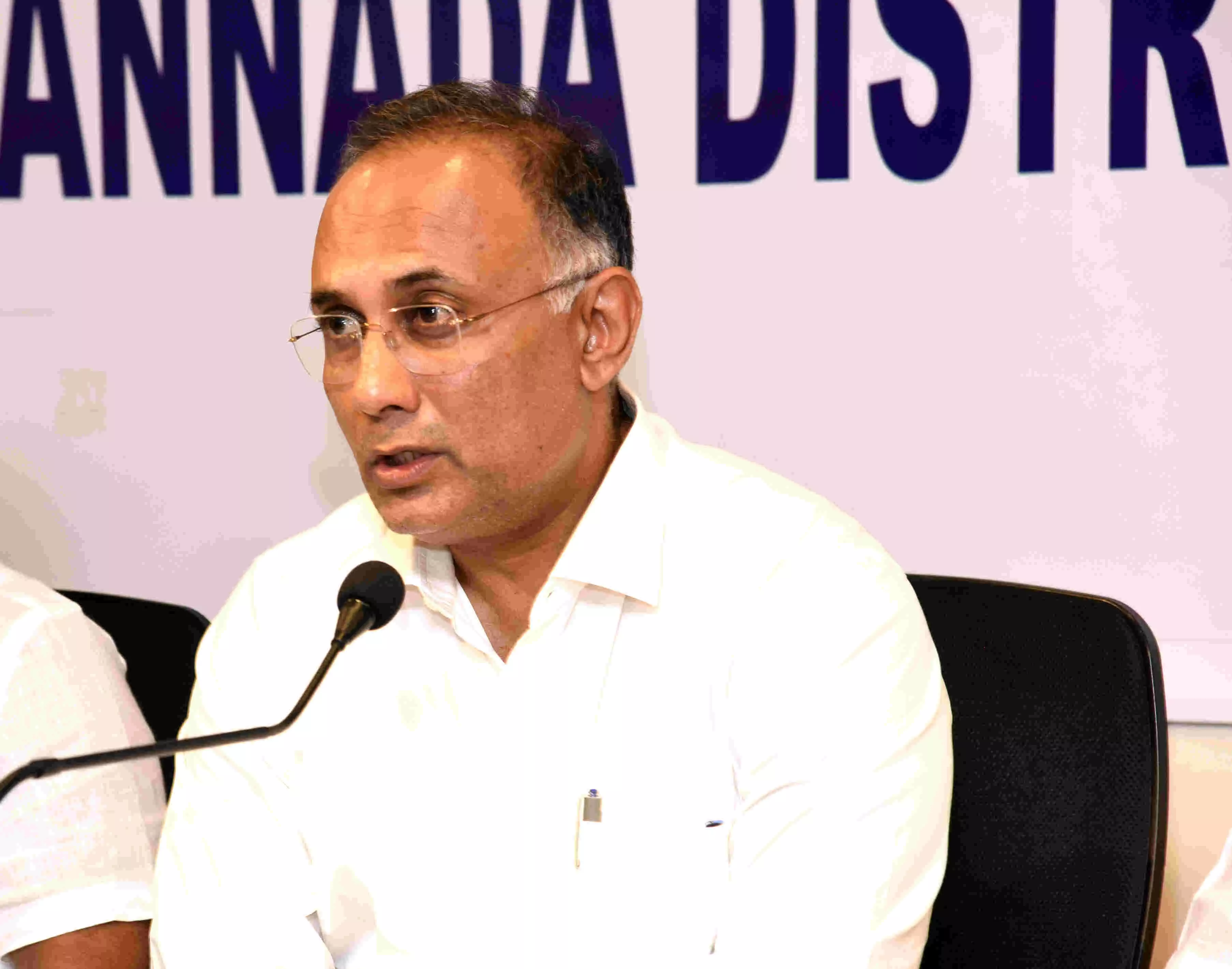 ರಾಜ್ಯಪಾಲರು ತಮ್ಮ ರಾಜಭವನದ ಕಚೇರಿಯನ್ನು ಯಾಕೆ ಬಿಜೆಪಿ ಕಚೇರಿಗೆ ವರ್ಗಾಯಿಸಿಕೊಳ್ಳಬಾರದು: ದಿನೇಶ್ ಗುಂಡೂರಾವ್