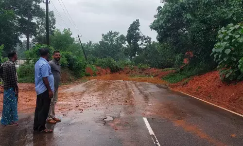 ಪುತ್ತೂರು | ತೆಂಕಿಲದಲ್ಲಿ ಗುಡ್ಡ ಕುಸಿತ: ಮಾಣಿ-ಮೈಸೂರು ರಾಷ್ಟ್ರೀಯ ಹೆದ್ದಾರಿ ಬಂದ್