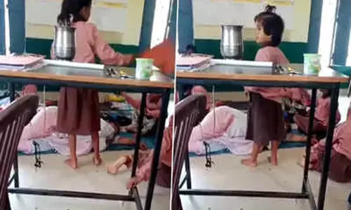 ಉತ್ತರ ಪ್ರದೇಶ: ಶಿಕ್ಷಕಿ ತರಗತಿಯಲ್ಲಿ ನಿದ್ರೆ ಮಾಡುತ್ತಿರುವ ವಿಡಿಯೊ ವೈರಲ್ ಆದ ಬೆನ್ನಲ್ಲೇ ತರಗತಿಯಲ್ಲಿ ವಿಡಿಯೊ ಚಿತ್ರೀಕರಣಕ್ಕೆ ನಿಷೇಧ