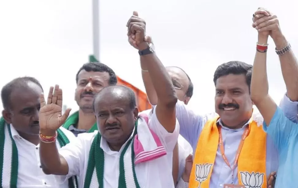 ನಾನು ಯಡಿಯೂರಪ್ಪ ಅವರಿಗೆ ಯಾವತ್ತೂ ದ್ರೋಹ ಮಾಡಿಲ್ಲ, ಡಿಕೆಶಿಗೆ ನಮ್ಮ ಮೈತ್ರಿ ಬಗ್ಗೆ ಹೊಟ್ಟೆ ಉರಿ: ಎಚ್.ಡಿ. ಕುಮಾರಸ್ವಾಮಿ ವಾಗ್ದಾಳಿ ನಾನು ಯಡಿಯೂರಪ್ಪ ಅವರಿಗೆ ಯಾವತ್ತೂ ದ್ರೋಹ ಮಾಡಿಲ್ಲ, ಡಿಕೆಶಿಗೆ ನಮ್ಮ ಮೈತ್ರಿ ಬಗ್ಗೆ ಹೊಟ್ಟೆ ಉರಿ: ಎಚ್.ಡಿ. ಕುಮಾರಸ್ವಾಮಿ ವಾಗ್ದಾಳಿ