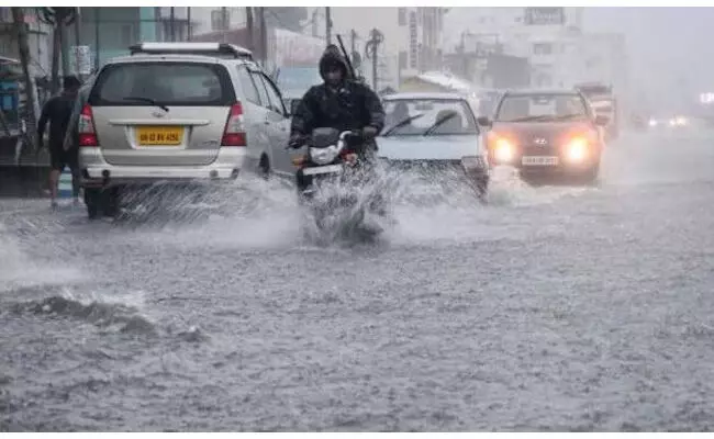 ಗುಜರಾತ್ | ನವಸಾರಿ ಮತ್ತು ವಲ್ಸಾಡ್ ಜಿಲ್ಲೆಗಳಲ್ಲಿ ಭಾರೀ ಮಳೆ, ಉಕ್ಕಿಹರಿಯುತ್ತಿರುವ ನದಿಗಳು