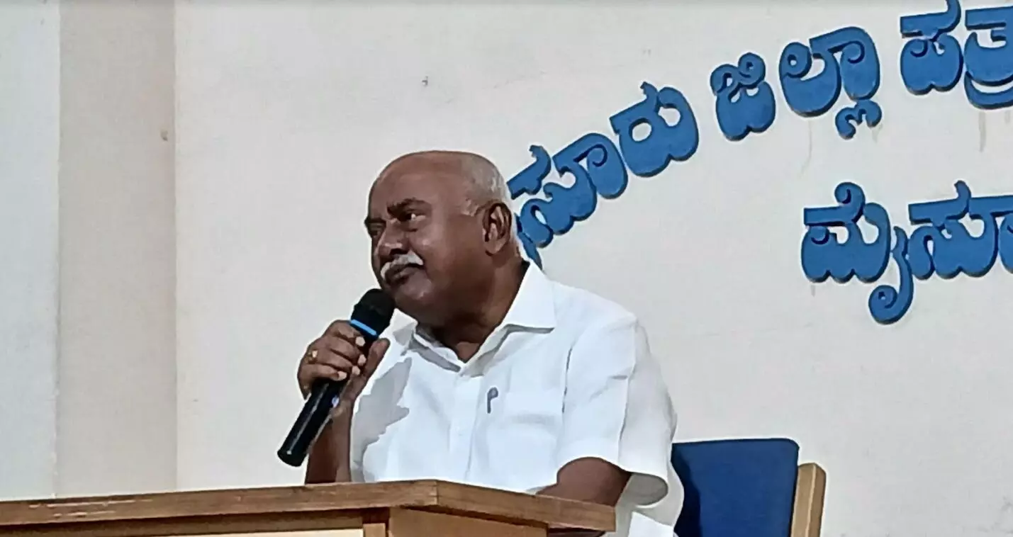 ಮುಡಾ ಹಗರಣದಲ್ಲಿ ಕಾಂಗ್ರೆಸ್, ಜೆಡಿಎಸ್ ಮತ್ತು ಬಿಜೆಪಿ ಪಕ್ಷಗಳ ಸಮಪಾಲು ಇದೆ : ಎಚ್.ವಿಶ್ವನಾಥ್ ಮುಡಾ ಹಗರಣದಲ್ಲಿ ಕಾಂಗ್ರೆಸ್, ಜೆಡಿಎಸ್ ಮತ್ತು ಬಿಜೆಪಿ ಪಕ್ಷಗಳ ಸಮಪಾಲು ಇದೆ : ಎಚ್.ವಿಶ್ವನಾಥ್