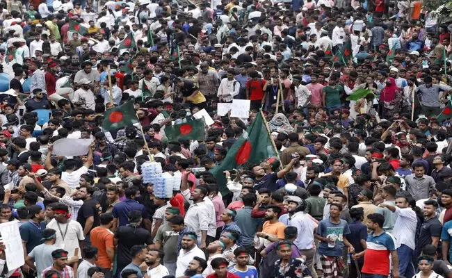 ಬಾಂಗ್ಲಾ ದೇಶಕ್ಕೆ ಪ್ರಯಾಣಿಸದಂತೆ ತನ್ನ ಪ್ರಜೆಗಳಿಗೆ ಭಾರತದ ಎಚ್ಚರಿಕೆ ಬಾಂಗ್ಲಾ ದೇಶಕ್ಕೆ ಪ್ರಯಾಣಿಸದಂತೆ ತನ್ನ ಪ್ರಜೆಗಳಿಗೆ ಭಾರತದ ಎಚ್ಚರಿಕೆ