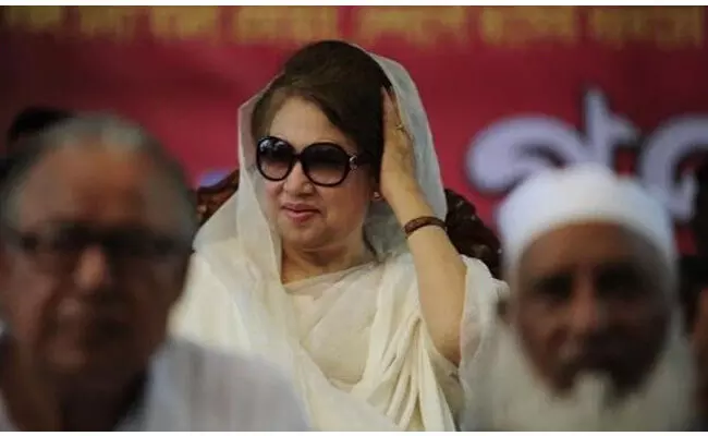 ಜೈಲಿನಲ್ಲಿರುವ ಮಾಜಿ ಪ್ರಧಾನಿ ಖಾಲಿದಾ ಝಿಯಾ ಬಿಡುಗಡೆಗೆ ಬಾಂಗ್ಲಾದೇಶ ಅಧ್ಯಕ್ಷರ ಆದೇಶ ಜೈಲಿನಲ್ಲಿರುವ ಮಾಜಿ ಪ್ರಧಾನಿ ಖಾಲಿದಾ ಝಿಯಾ ಬಿಡುಗಡೆಗೆ ಬಾಂಗ್ಲಾದೇಶ ಅಧ್ಯಕ್ಷರ ಆದೇಶ