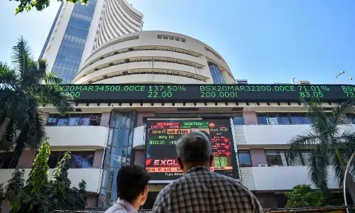 ಅಮೆರಿಕದಲ್ಲಿ ಆರ್ಥಿಕ ಹಿಂಜರಿತ ಆತಂಕದ ನಡುವೆ ಕುಸಿತ ಕಂಡ ಭಾರತದ ಷೇರು ಮಾರುಕಟ್ಟೆ