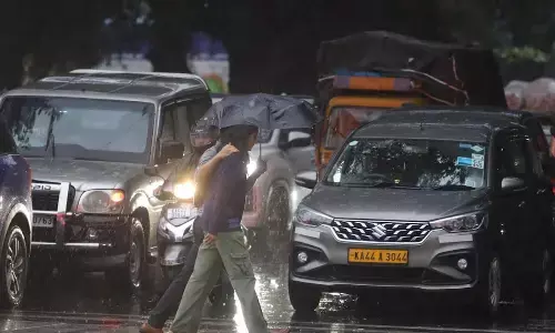 ಬೆಂಗಳೂರಿನಲ್ಲಿ ಮಳೆ ಅಬ್ಬರ : ಸಾರ್ವಜನಿಕರ ಸಂಚಾರಕ್ಕೆ ತೊಂದರೆ