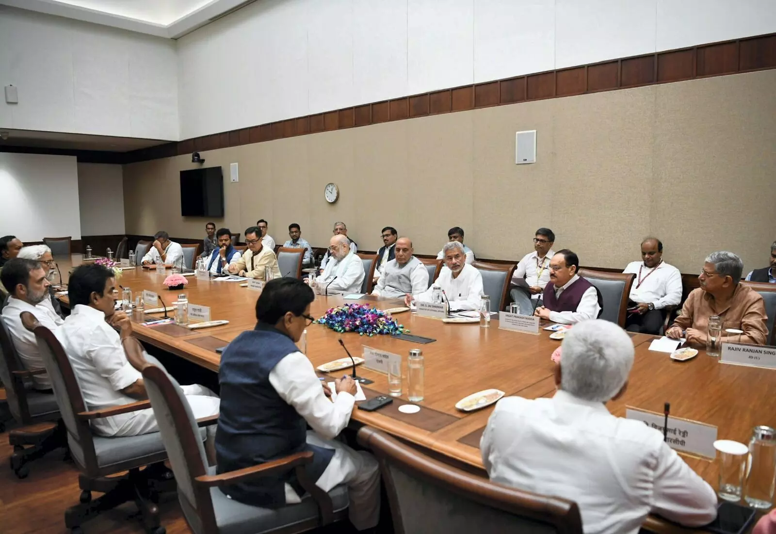 ಶೇಖ್ ಹಸೀನಾಗೆ ಭಾರತ ನೆರವು ನೀಡಲಿದೆ, ಬಾಂಗ್ಲಾದೇಶ ಸೇನೆಯೊಂದಿಗೆ ಸಂಪರ್ಕದಲ್ಲಿದ್ದೇವೆ: ಸರ್ವಪಕ್ಷಗಳ ಸಭೆಯಲ್ಲಿ ಜೈಶಂಕರ್ ಹೇಳಿಕೆ