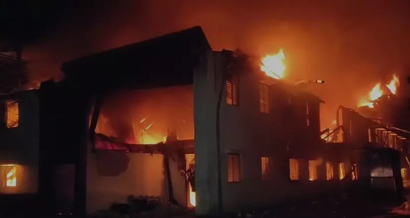 ಬೆಳಗಾವಿ | ಕಾರ್ಖಾನೆಯಲ್ಲಿ ಭಾರಿ ಅಗ್ನಿ ಅವಘಡ : ಹಲವರು ಸಿಲುಕಿರುವ ಶಂಕೆ?