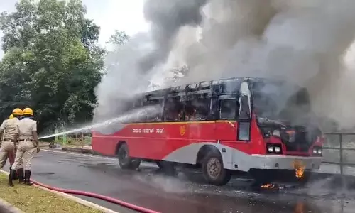 ಶಿವಮೊಗ್ಗ | ಚಲಿಸುತ್ತಿದ್ದ ಸಾರಿಗೆ ಬಸ್ ಬೆಂಕಿಗಾಹುತಿ : ಪ್ರಯಾಣಿಕರು ಅಪಾಯದಿಂದ ಪಾರು