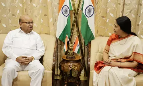 ರಾಜ್ಯಪಾಲರನ್ನು ಭೇಟಿ ಮಾಡಿದ ಮುಖ್ಯ ಕಾರ್ಯದರ್ಶಿ ಶಾಲಿನಿ ರಜನೀಶ್