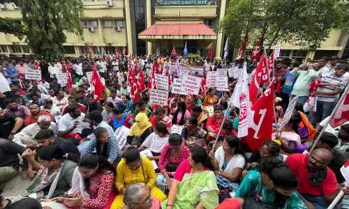 ಮಂಗಳೂರು: ಮನಪಾ ಟೈಗರ್ ಕಾರ್ಯಾಚರಣೆ ವಿರುದ್ಧ ಬೀದಿಗಿಳಿದ ಬೀದಿಬದಿ ವ್ಯಾಪಾರಿಗಳು