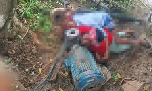 ಹಾವೇರಿ | ಪಂಪ್‌ಸೆಟ್‌ ದುರಸ್ತಿ ಮಾಡುವಾಗ ವಿದ್ಯುತ್‌ ಆಘಾತ : ತಂದೆ-ಮಗ ಮೃತ್ಯು