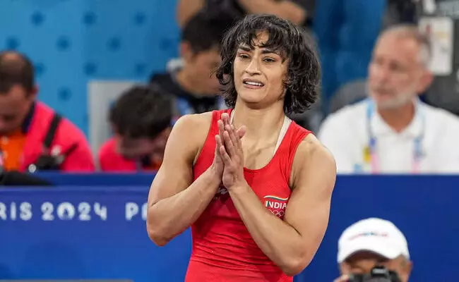 ಬೆಳ್ಳಿ ಪದಕ ನೀಡುವಂತೆ ಕೋರುವ ವಿನೇಶ್ ಫೋಗಟ್ ಅರ್ಜಿ ವಿಚಾರಣೆ | ಒಲಿಂಪಿಕ್ಸ್ ಮುಕ್ತಾಯಕ್ಕೆ ಮುನ್ನ ತೀರ್ಪು ಪ್ರಕಟ : ನ್ಯಾಯಾಲಯ ಬೆಳ್ಳಿ ಪದಕ ನೀಡುವಂತೆ ಕೋರುವ ವಿನೇಶ್ ಫೋಗಟ್ ಅರ್ಜಿ ವಿಚಾರಣೆ | ಒಲಿಂಪಿಕ್ಸ್ ಮುಕ್ತಾಯಕ್ಕೆ ಮುನ್ನ ತೀರ್ಪು ಪ್ರಕಟ : ನ್ಯಾಯಾಲಯ