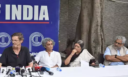 ಫೆಲೆಸ್ತೀನ್‌ ಪರ ರ‍್ಯಾಲಿ | ಅರ್ಥಶಾಸ್ತ್ರಜ್ಞ ಜೀನ್ ಡ್ರೆಝ್, ಸಿಪಿಐ ನಾಯಕಿ ಆ್ಯನಿ ರಾಜಾ ಪೊಲೀಸ್ ವಶಕ್ಕೆ