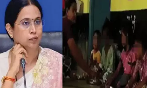 ಮಕ್ಕಳಿಗೆ ಮೊಟ್ಟೆ ಕೊಟ್ಟು ಕಸಿದುಕೊಳ್ಳುವ ವಿಡಿಯೋ ವೈರಲ್ | ಅಂಗನವಾಡಿ ಕಾರ್ಯಕರ್ತೆ, ಸಹಾಯಕಿ ಅಮಾನತು : ಸಚಿವೆ ಲಕ್ಷ್ಮೀ ಹೆಬ್ಬಾಳ್ಕರ್