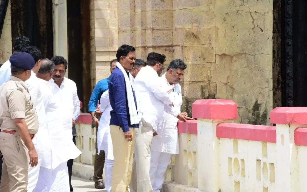 ತುಂಗಭದ್ರಾ ಜಲಾಶಯಕ್ಕೆ ಡಿಸಿಎಂ ಡಿ.ಕೆ.ಶಿವಕುಮಾರ್ ಭೇಟಿ ; ಪರಿಶೀಲನೆ ತುಂಗಭದ್ರಾ ಜಲಾಶಯಕ್ಕೆ ಡಿಸಿಎಂ ಡಿ.ಕೆ.ಶಿವಕುಮಾರ್ ಭೇಟಿ ; ಪರಿಶೀಲನೆ