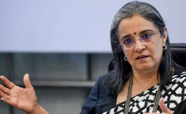 ಹಿಂಡೆನ್ ಬರ್ಗ್ ಆರೋಪ | ನನ್ನ ಪತಿಯ ಗೆಳೆಯರ ಫಂಡ್ ನಲ್ಲಿ ಹೂಡಿಕೆ ಮಾಡಲಾಗಿದೆ : ಮಾಧಬಿ ಪುರಿ ಬುಚ್ ಸ್ಪಷ್ಟನೆ