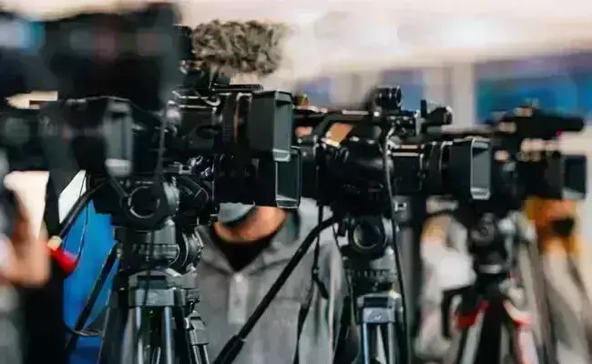 ವಿಪತ್ತುಗಳು, ಅಪಘಾತಗಳ ದೃಶ್ಯಾವಳಿಗಳ ಪ್ರಸಾರದ ಸಂದರ್ಭದಲ್ಲಿ ಸಮಯ ಮತ್ತು ದಿನಾಂಕ ಪ್ರದರ್ಶಿಸಿ : ಸುದ್ದಿ ವಾಹಿನಿಗಳಿಗೆ ಮಾಹಿತಿ ಮತ್ತು ಪ್ರಸಾರ ಸಚಿವಾಲಯ ತಾಕೀತು